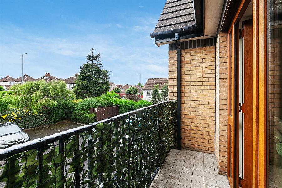 3 Hampton Mews