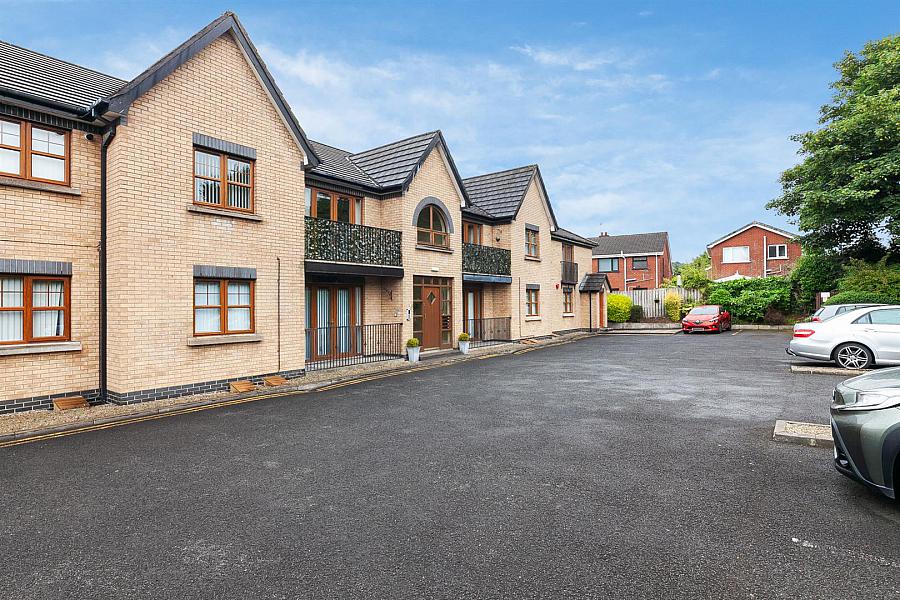 3 Hampton Mews