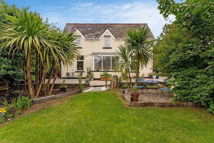 9 Inniscoole Park