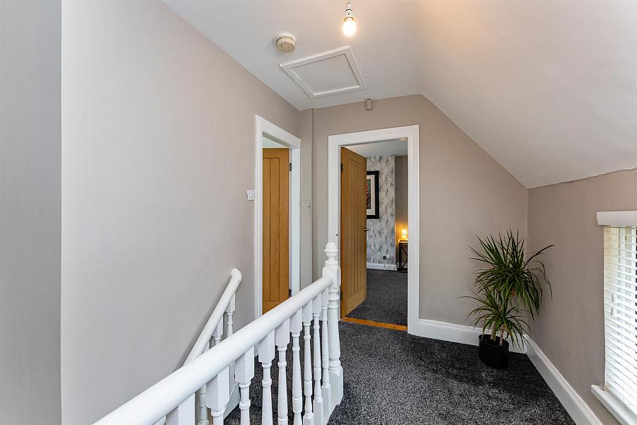 9 Inniscoole Park
