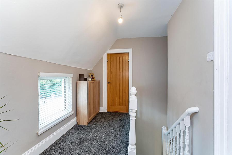 9 Inniscoole Park