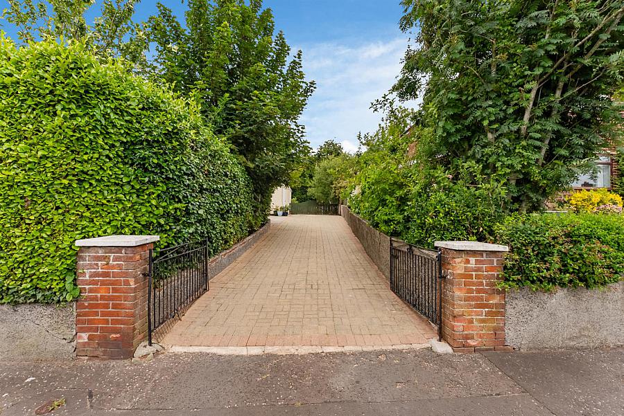 9 Inniscoole Park