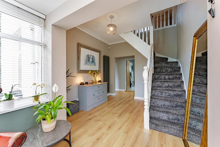 9 Inniscoole Park