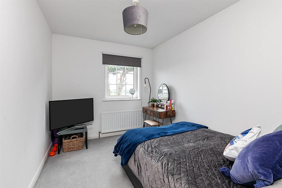 2A Lylehill Road East