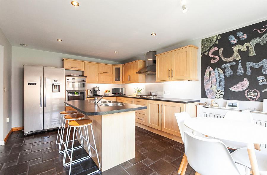 2 Fernridge Avenue