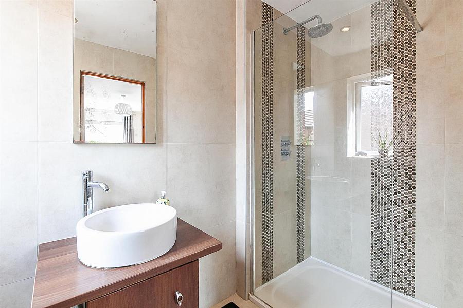 2 Fernridge Avenue