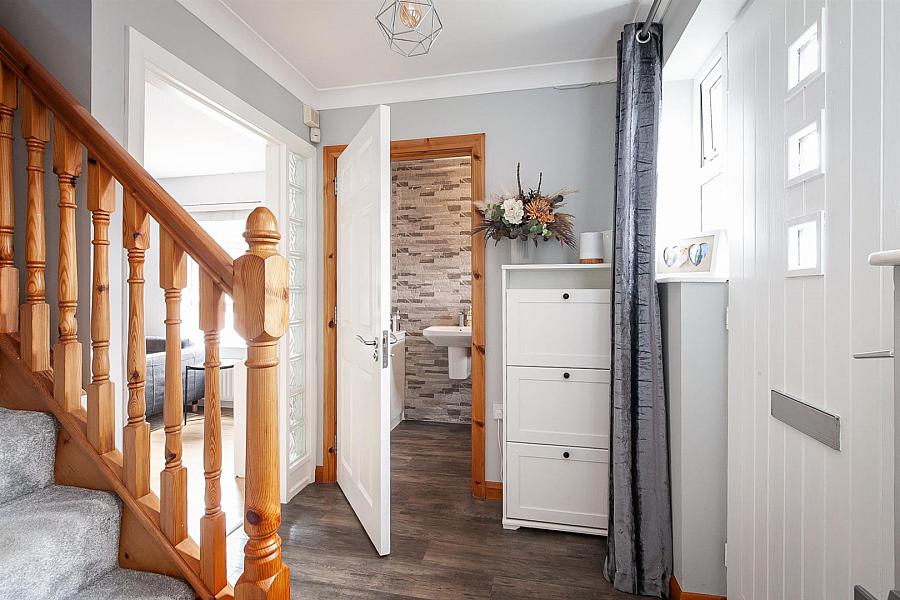 2 Fernridge Avenue