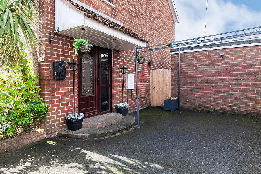 48 Rossmore Green