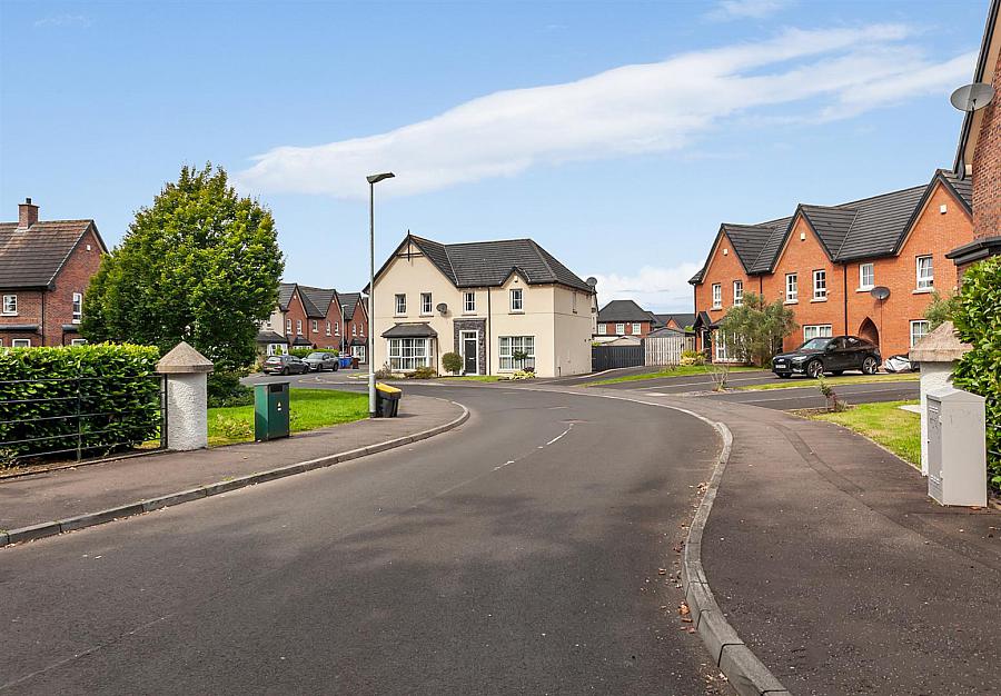 40 Windrush Manor
