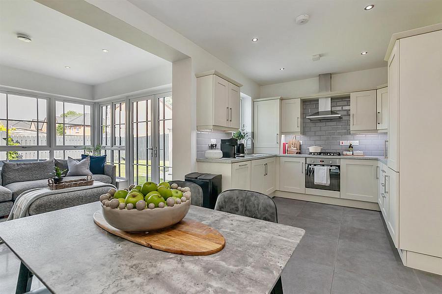 40 Windrush Manor