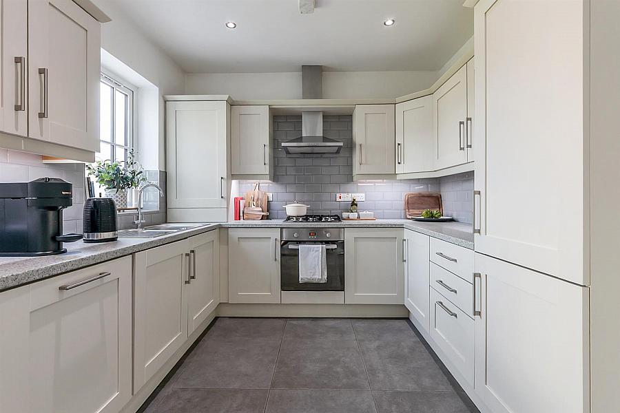 40 Windrush Manor