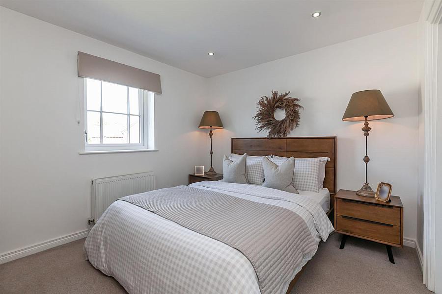 40 Windrush Manor