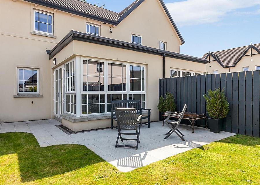 40 Windrush Manor