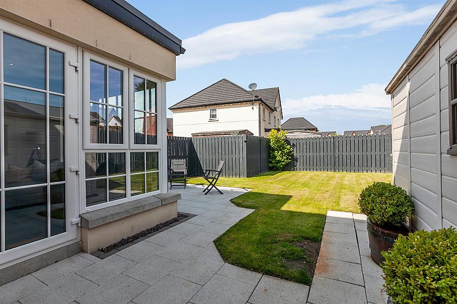 40 Windrush Manor