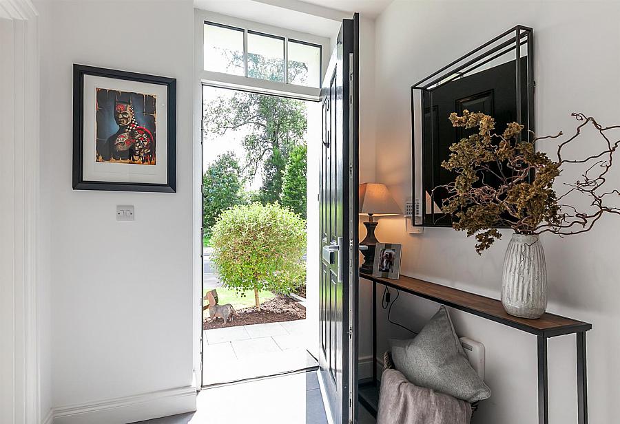 40 Windrush Manor
