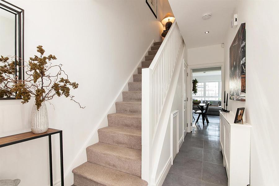 40 Windrush Manor
