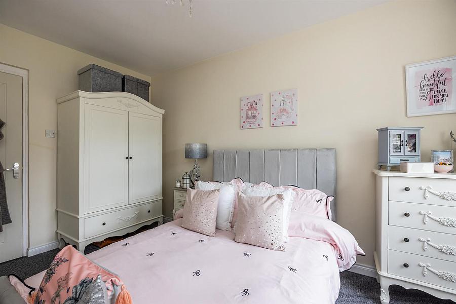 18 Village Hill Mews