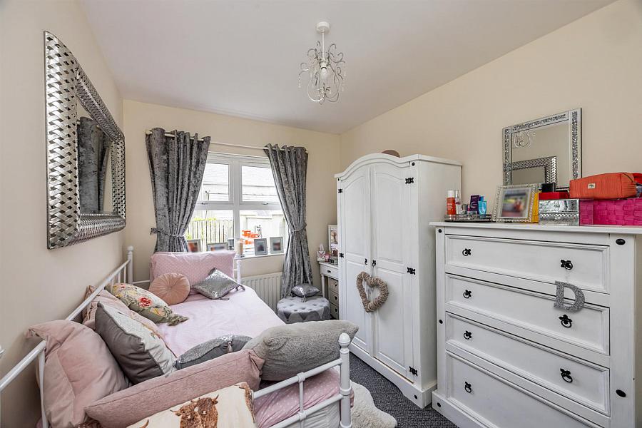 18 Village Hill Mews