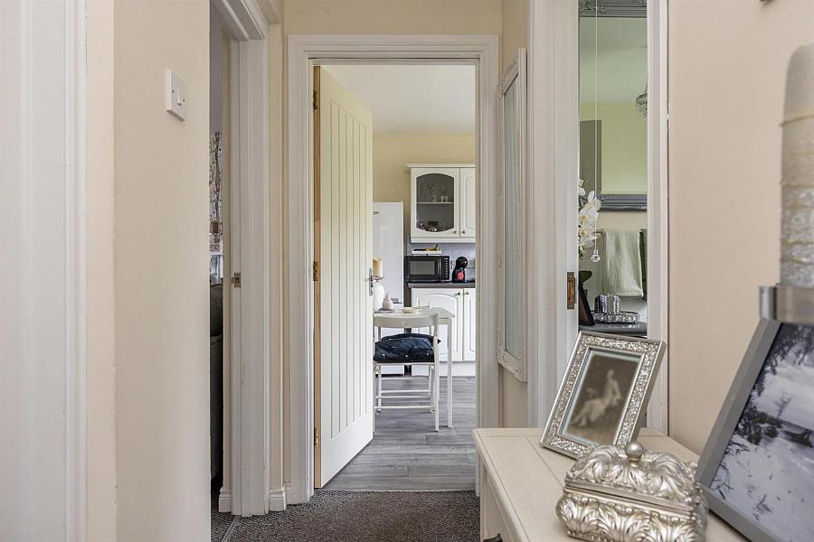 18 Village Hill Mews