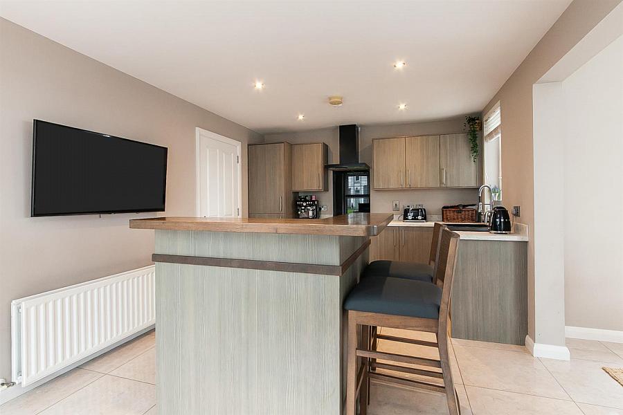 2B Lylehill Road East