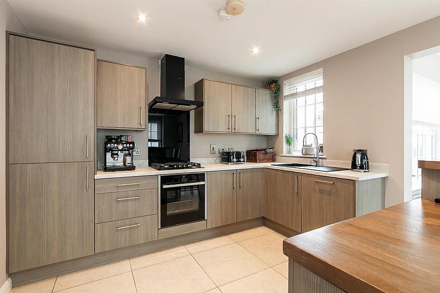 2B Lylehill Road East