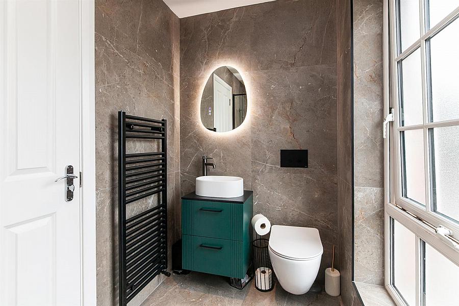 2B Lylehill Road East