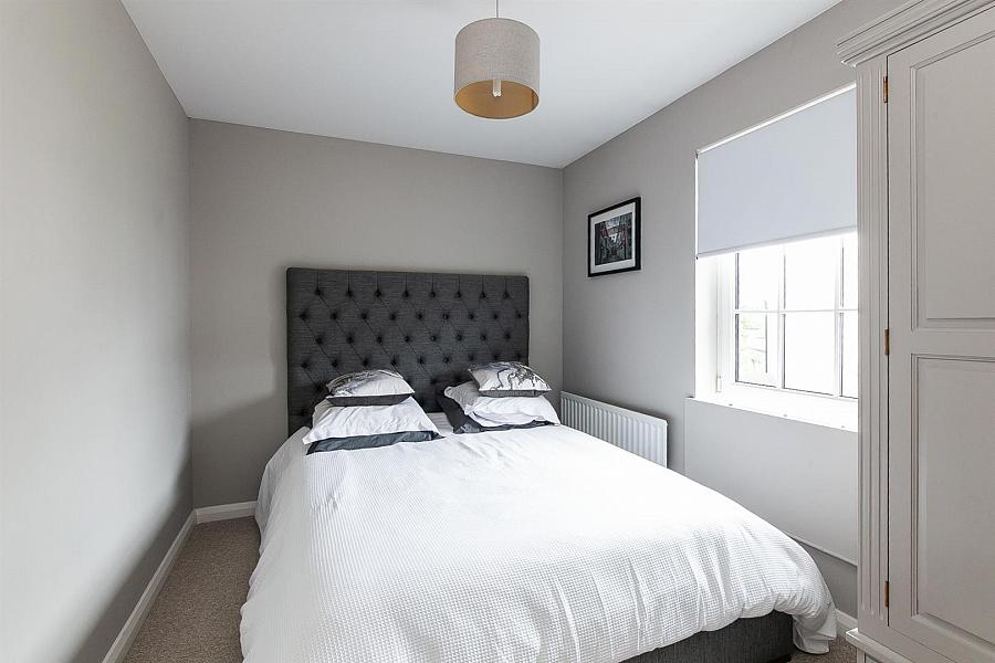 2B Lylehill Road East