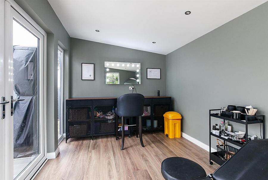 2B Lylehill Road East