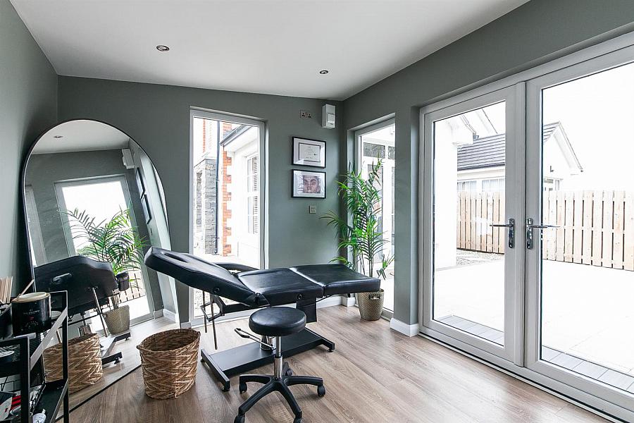 2B Lylehill Road East