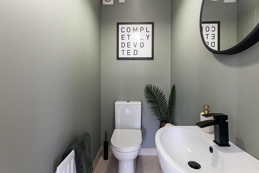 2B Lylehill Road East