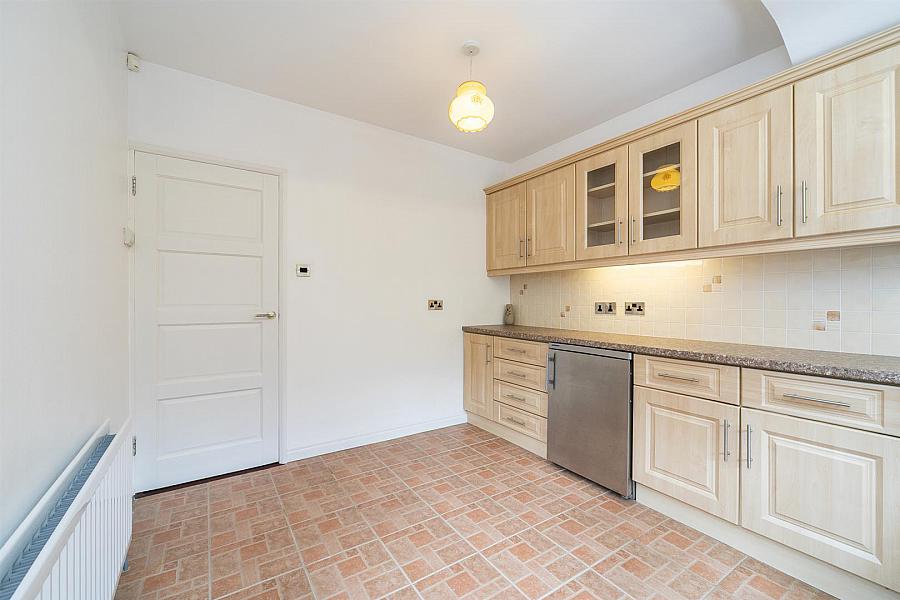 4 Lyndhurst Grove