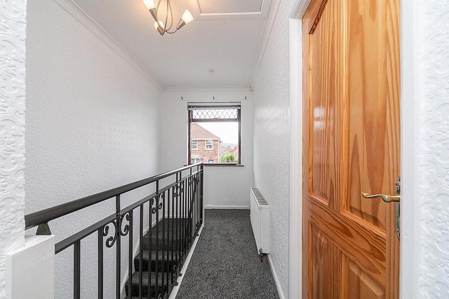 4 Lyndhurst Grove