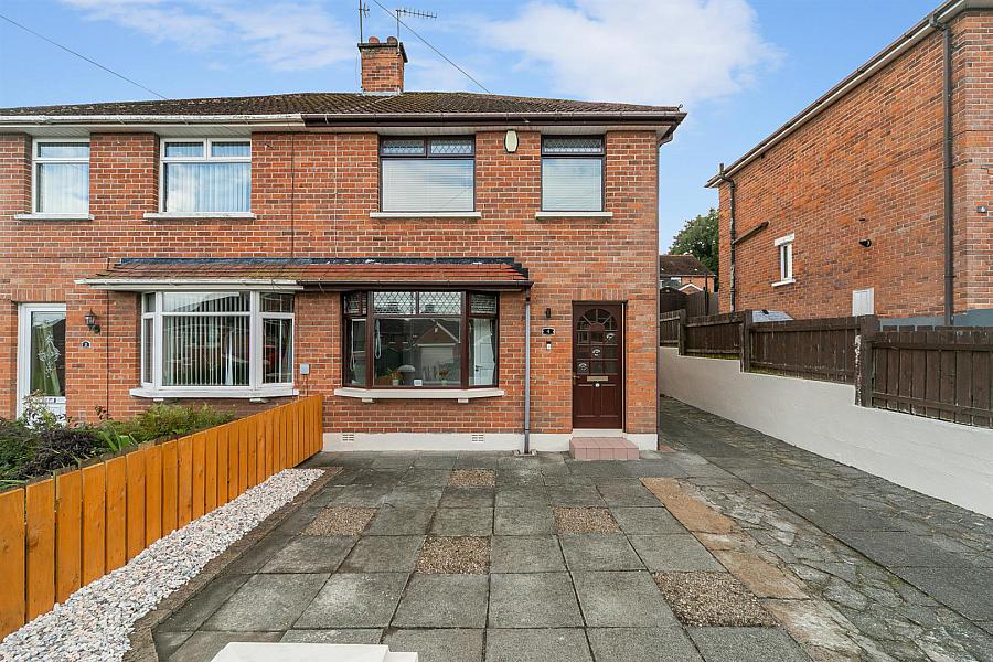 4 Lyndhurst Grove