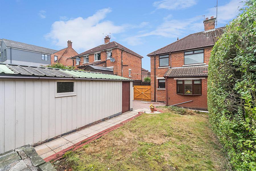 4 Lyndhurst Grove