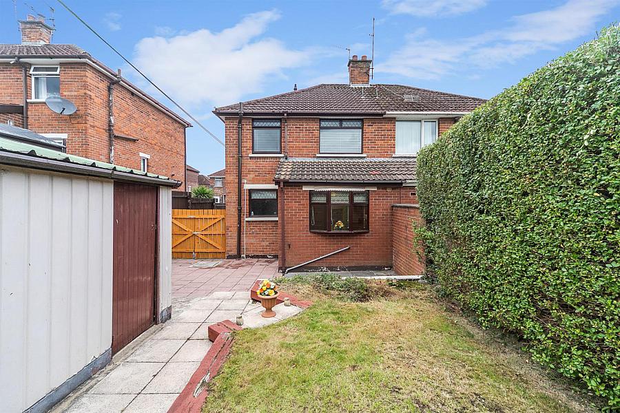 4 Lyndhurst Grove