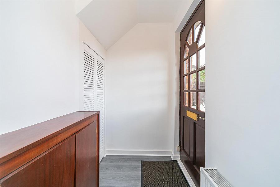 4 Lyndhurst Grove