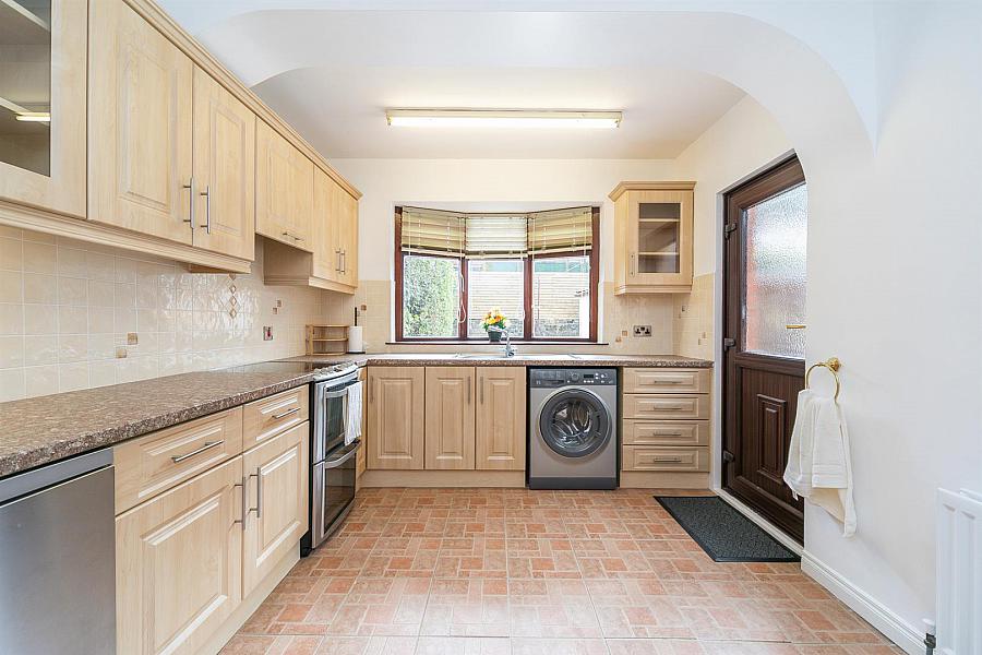 4 Lyndhurst Grove