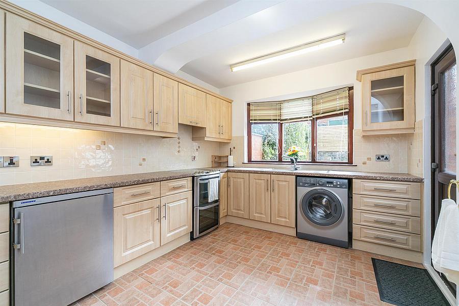 4 Lyndhurst Grove