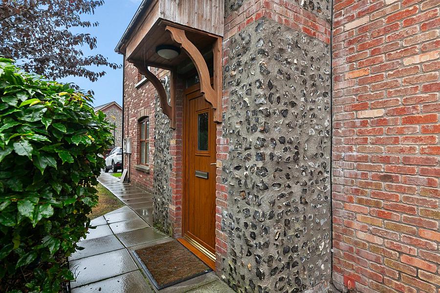 1 Lismore Place