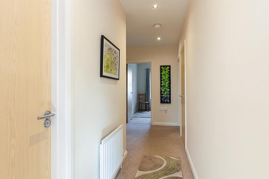 9 Loughshore Courtyard