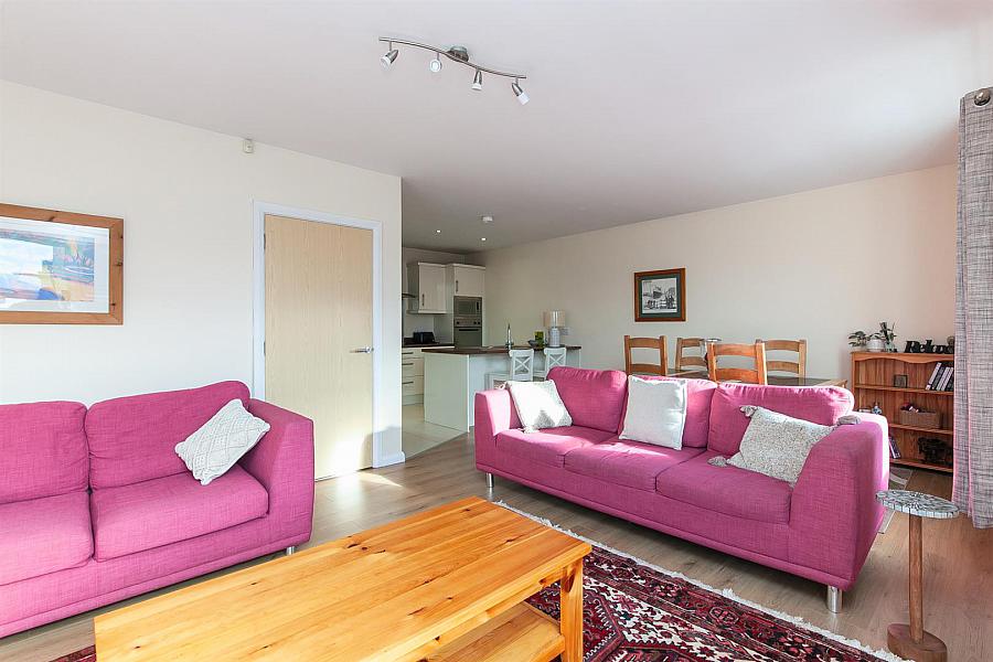 9 Loughshore Courtyard