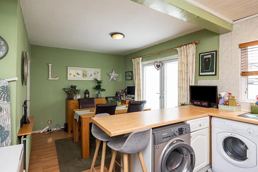 9 Glanroy Crescent