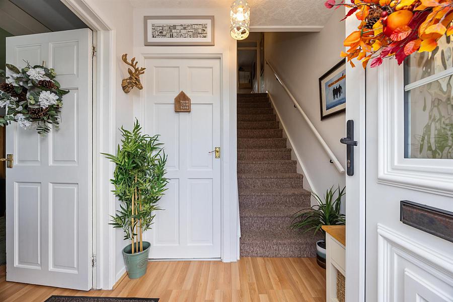 9 Glanroy Crescent 9 Glanroy Crescent