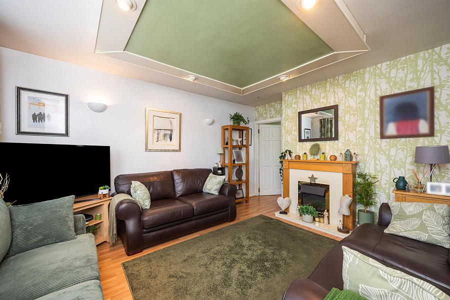 9 Glanroy Crescent