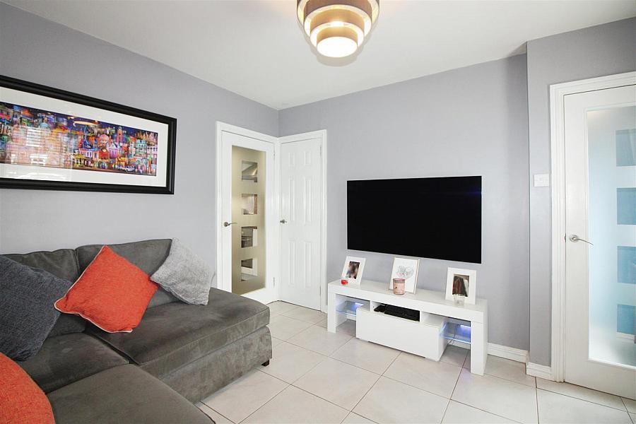 12 Parkgate Crescent