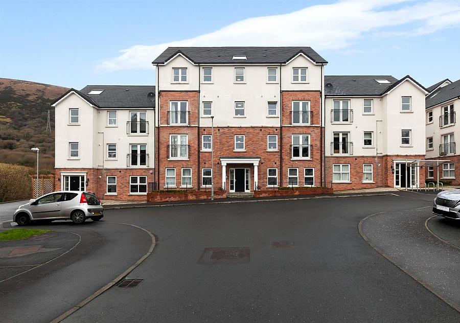 Apartment 4 12a Highgrove Meadows