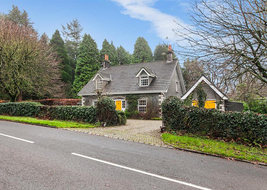 Greenfield Lodge, 10 Greenfield Road