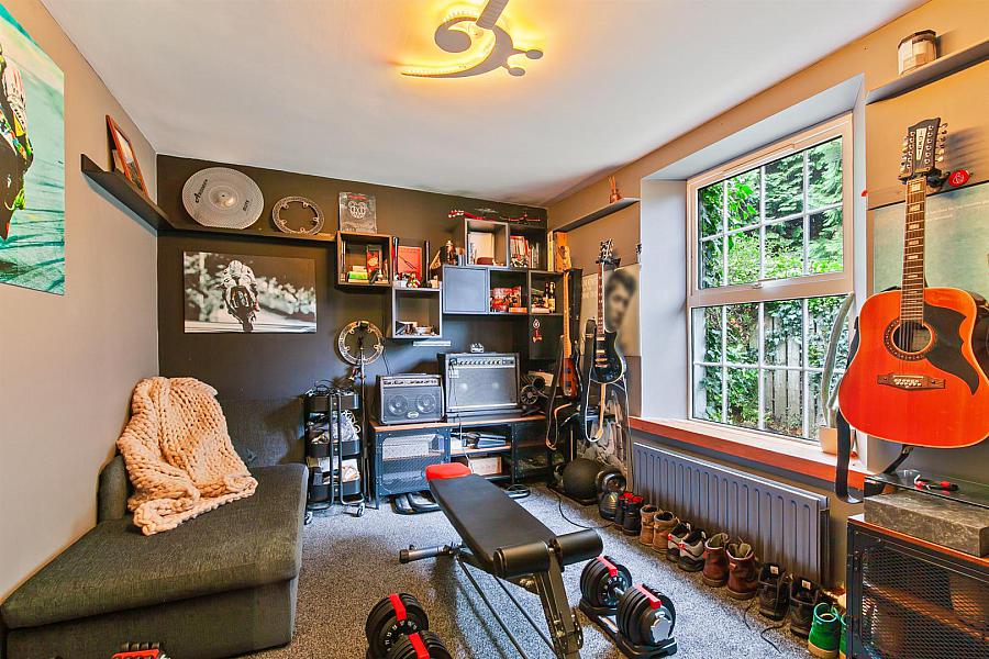 Greenfield Lodge, 10 Greenfield Road