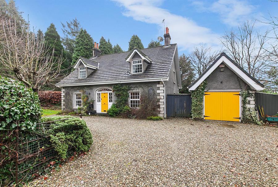 Greenfield Lodge, 10 Greenfield Road