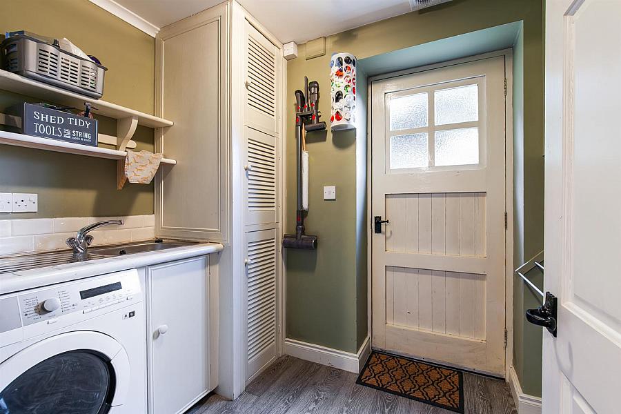 Greenfield Lodge, 10 Greenfield Road